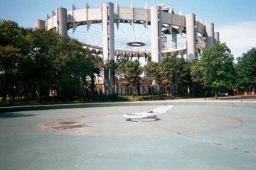 The Astral Fountain c. 2001 before it was removed to make way for a skate park