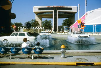 Chrysler autofare Islands showing new car fountains