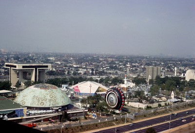 autofare Islands by day as seen from the top of the observation towers of the New York State Pavilion