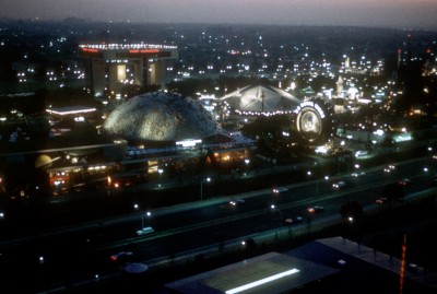 autofare Islands by night as seen from the top of the observation towers of the New York State Pavilion
