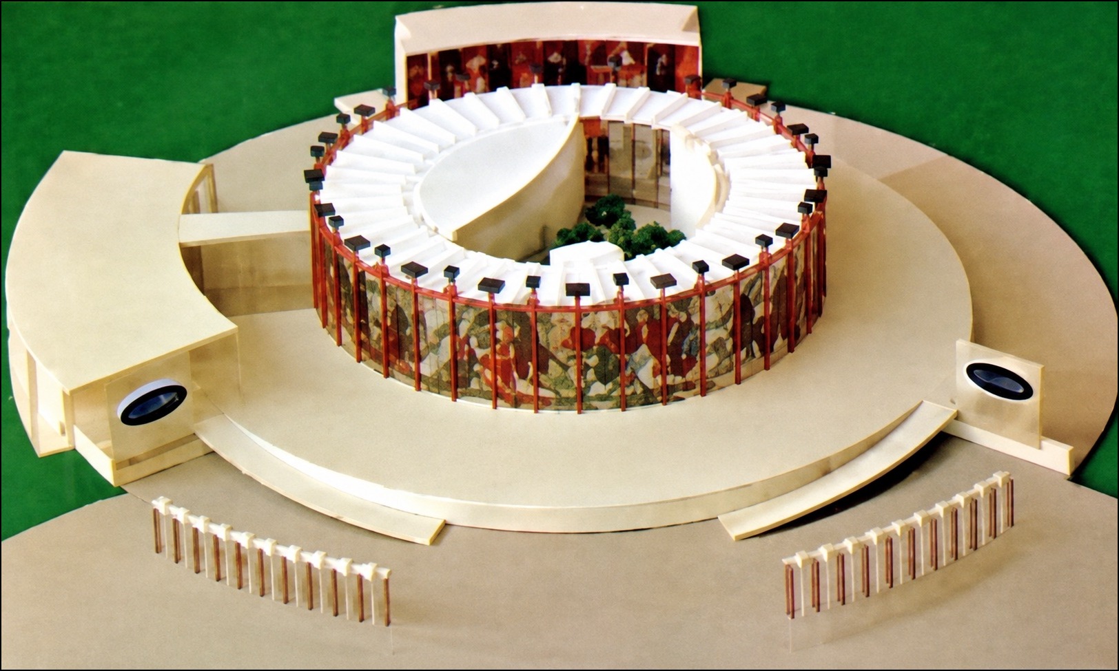 Clairol — pavilion model with circular Beauty Bar