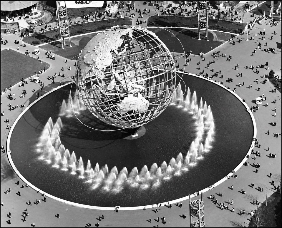 Fountain of the Continents — water streams ringing Unisphere