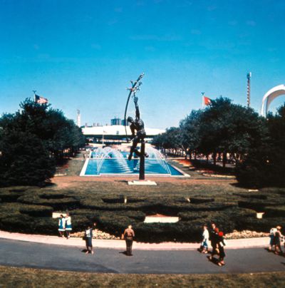 The Rocket Thrower and the Fountain of the Fairs