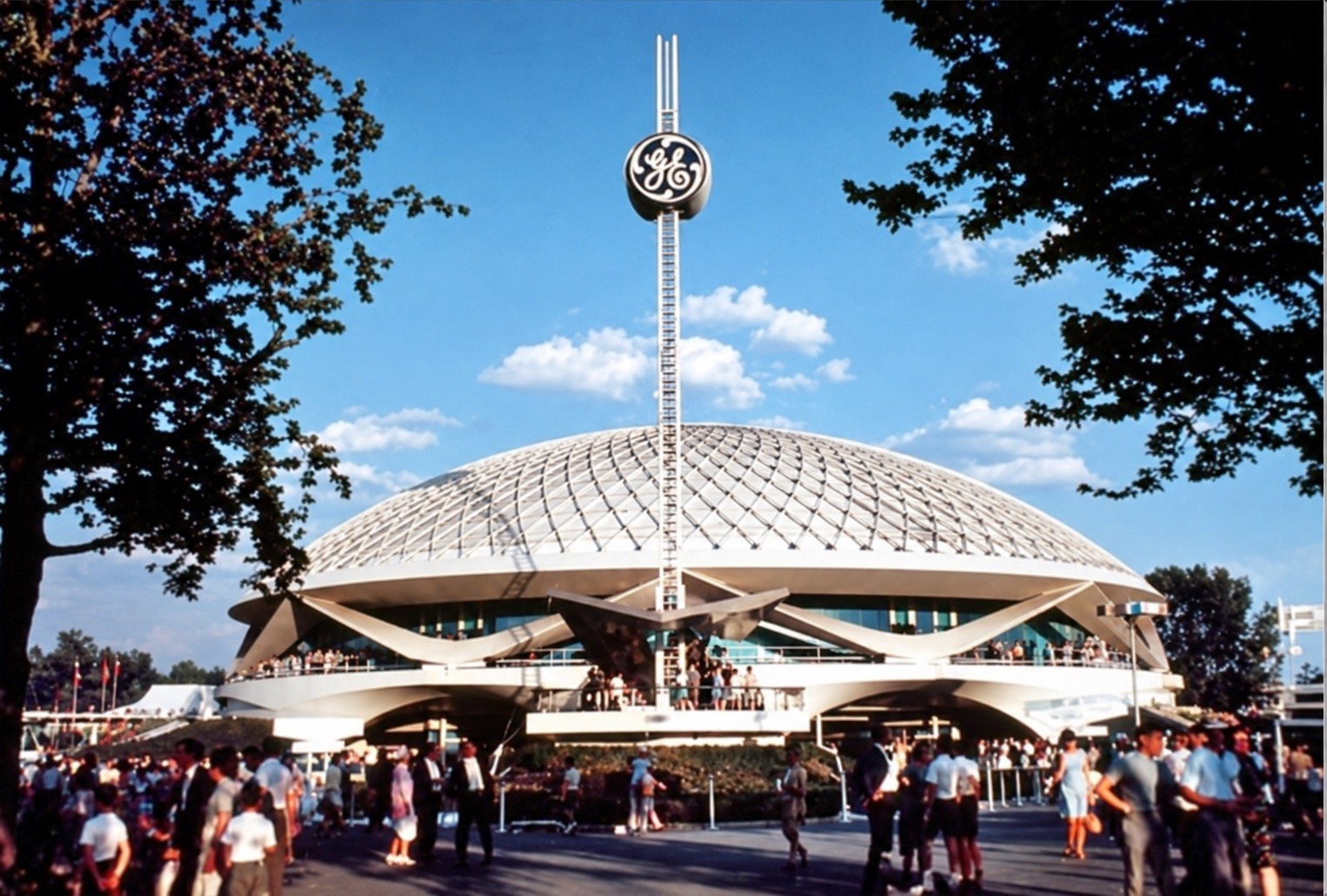 Life-sized animated figures in the General Electric Pavilion show created by Walt Disney