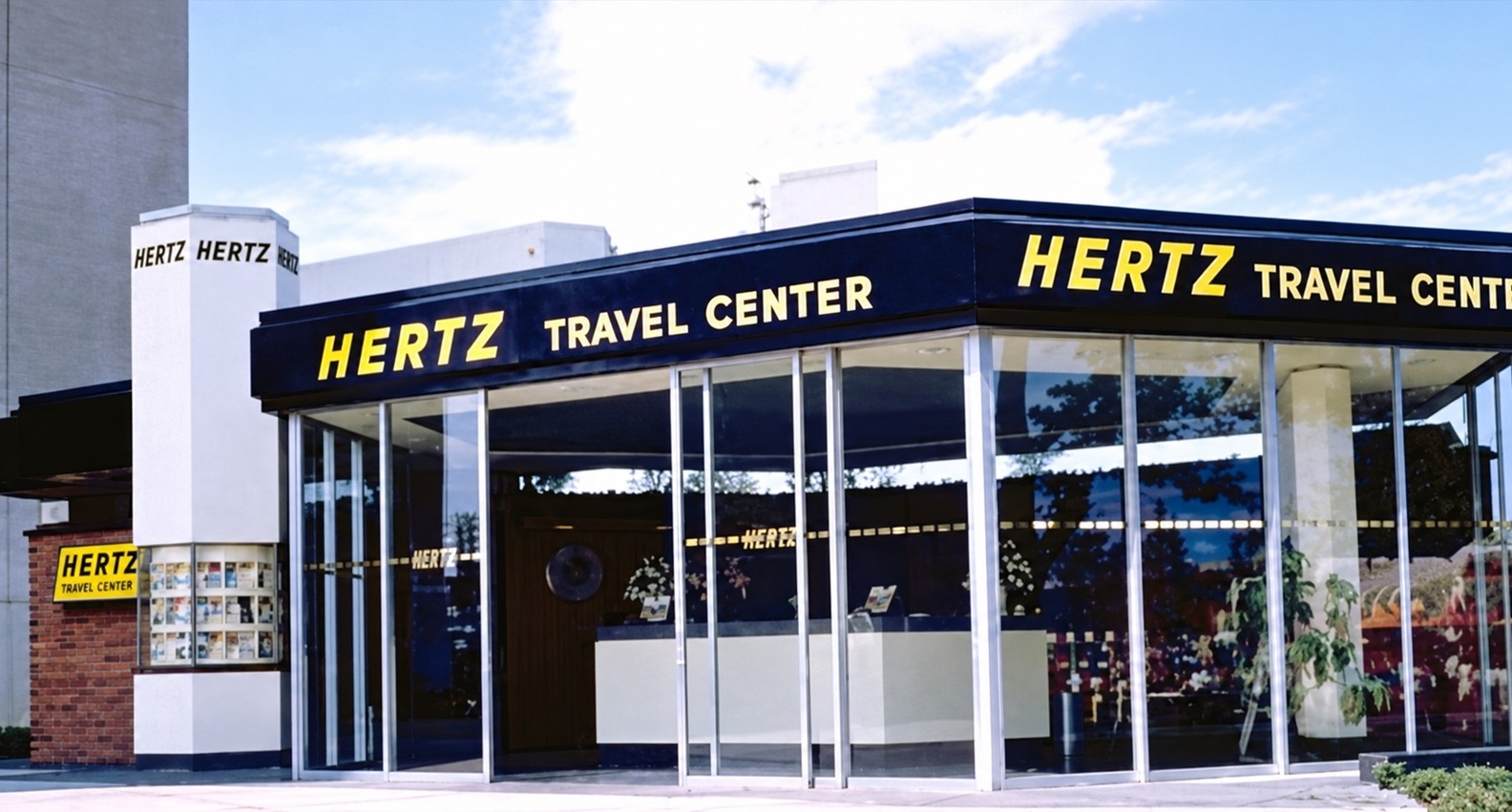 Hertz Travel Center — multilingual attendants and travel information