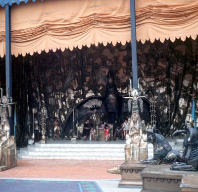 Cleopatra stage setting