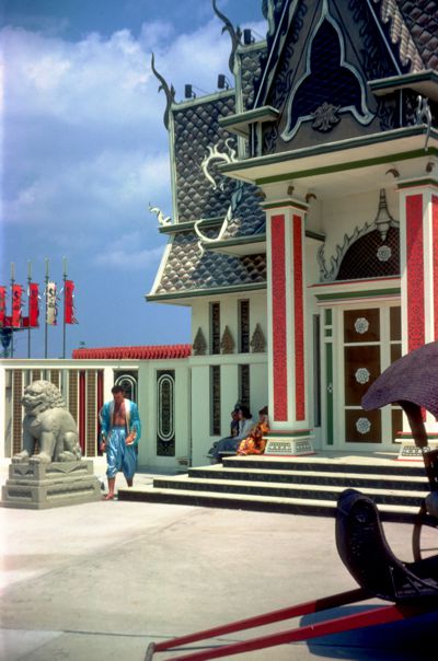 The King and I stage setting