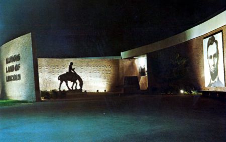 Illinois Land of Lincoln Pavilion postcard 80866-B