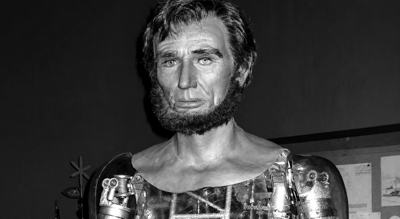 A close-up of the Lincoln head.