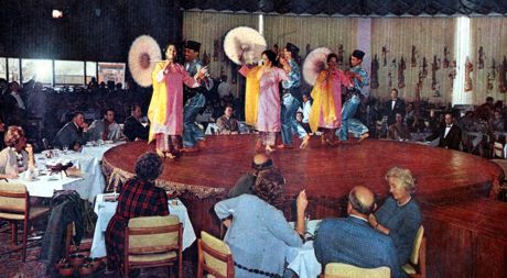 Umbrella Dance at Indonesia pavilion