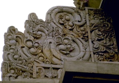 Close-up of the carvings on the Tjandi Benthar gate