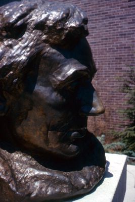 Giant sculpture of head of Abraham Lincoln
