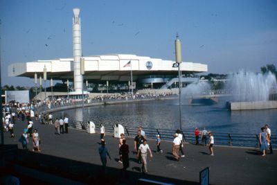 Bell System Pavilion - upper story is gigantic "floating wing" resting on four pylons
