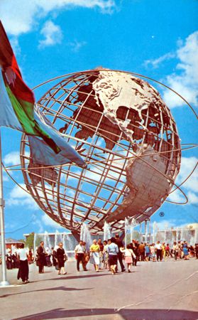 Unisphere w/Flags official postcard No. 87426-B