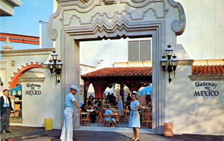 Texas Pavilion (3 of 4) exhibitor postcard No. 88464-B