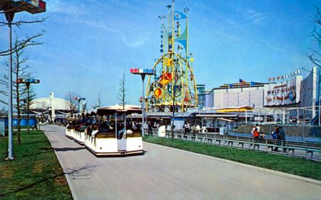 Pepsi-Cola Pavilion unauthorized postcard No. WF402