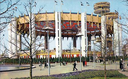 The New York Pavilion unauthorized postcard No. WF429