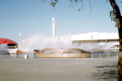 The spraying Fountains of the Planets - Day