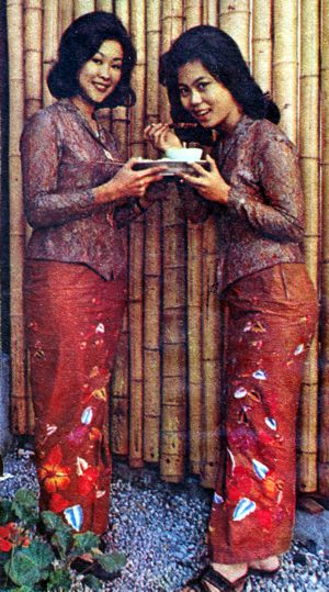 Malaysia restaurant hostesses