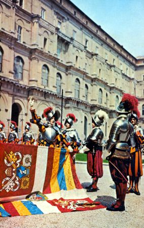 Vatican exhibitor postcard The Swiss Guard No. 85055-B