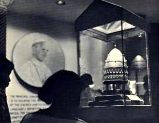 The tiara of Pope Paul VI