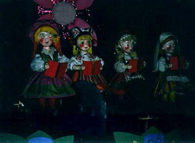 Four German cuties, Pepsi doll display