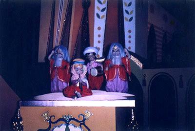 Sultan & attendants, Pepsi