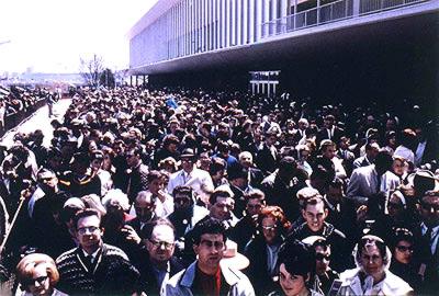 Crowd waits for Futurama tour